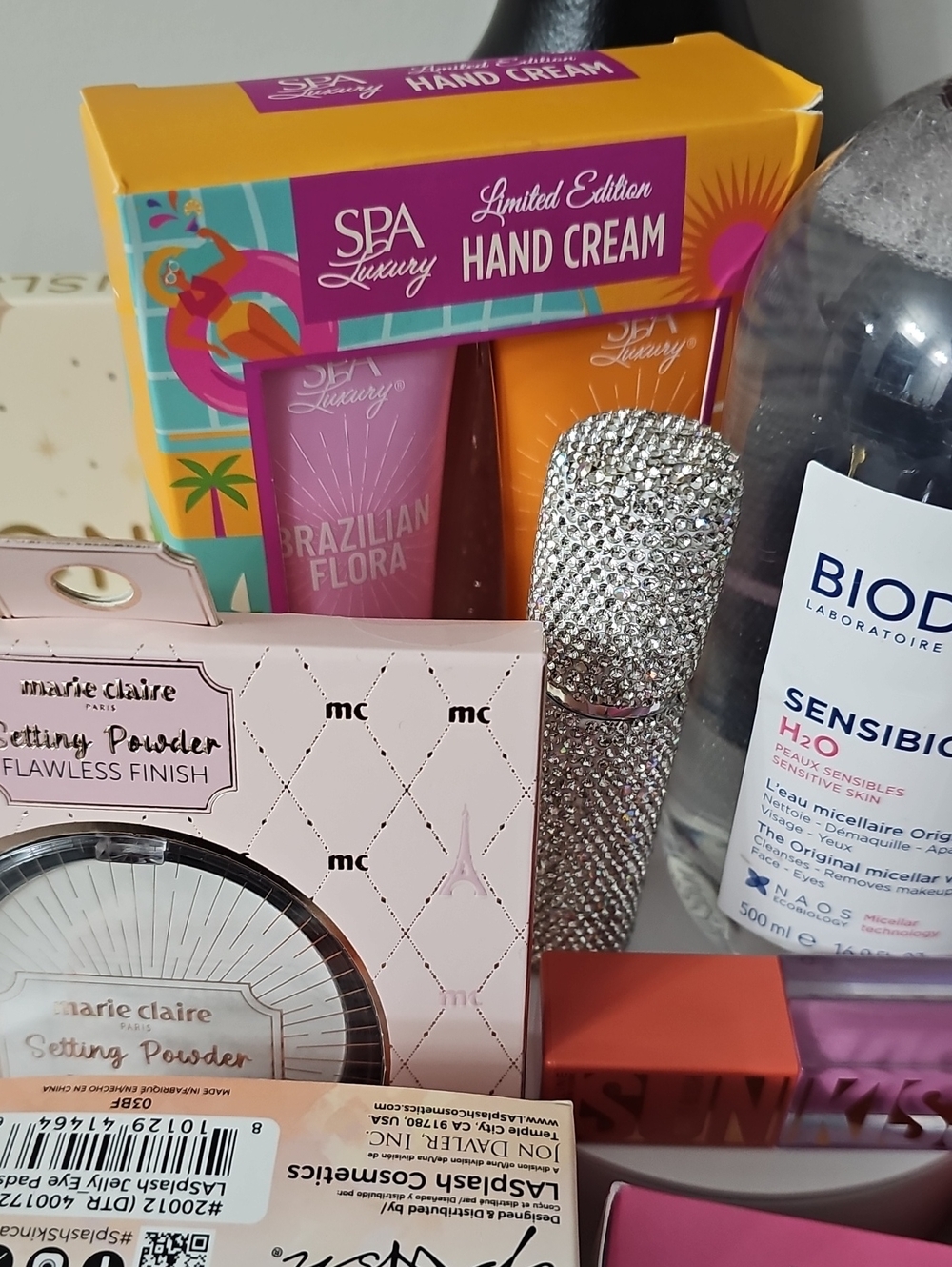 Cosmetic Bundle - Picture 5 of 10